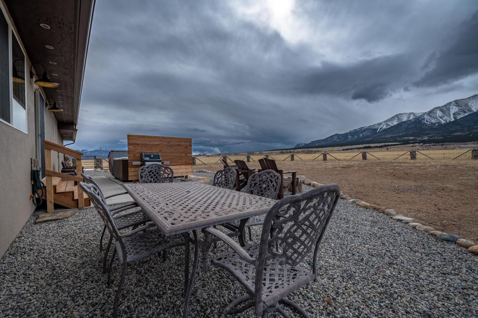 Buena Vista Mountain Retreat - Ultimate Privacy With Spa & Unbeatable Views Exterior photo